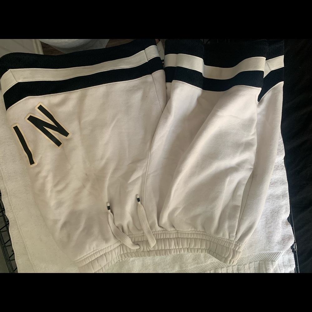 White nike shorts